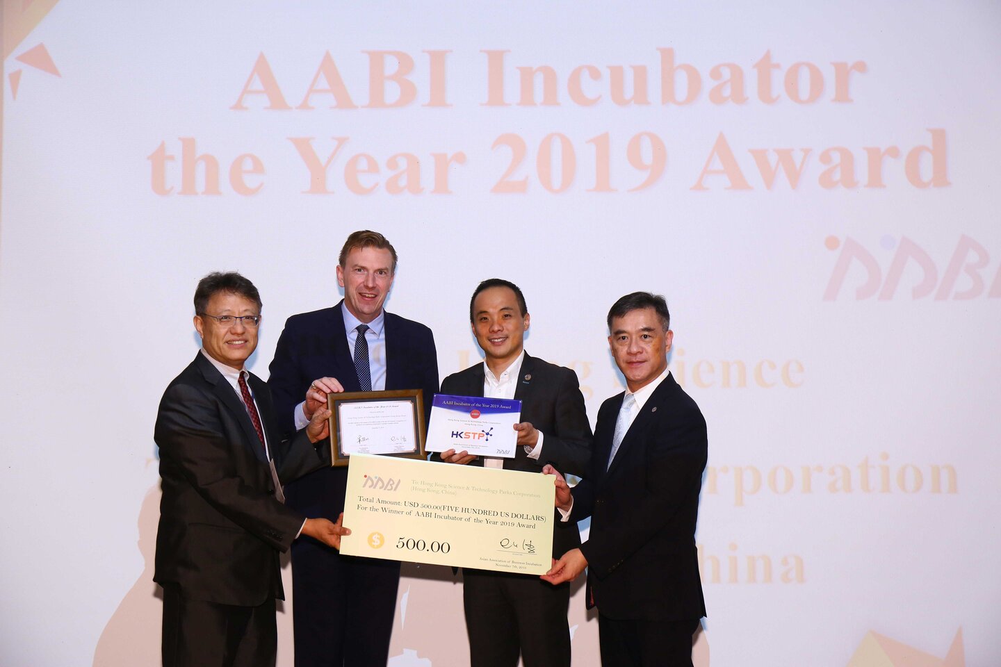 20191107-aabi_2-HKSTP GARNERS PRESTIGIOUS INCUBATOR OF THE YEAR AT 2019 AABI AWARDS CEREMONY