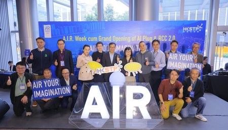 rsz1photo1HKSTP LAUNCHES ROBOTICS CATALYSING CENTRE 20 AND AI PLUG IN AIR WEEK
