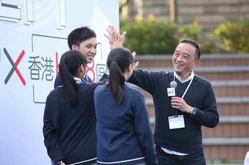 A close encounter between a Science Park techie and students